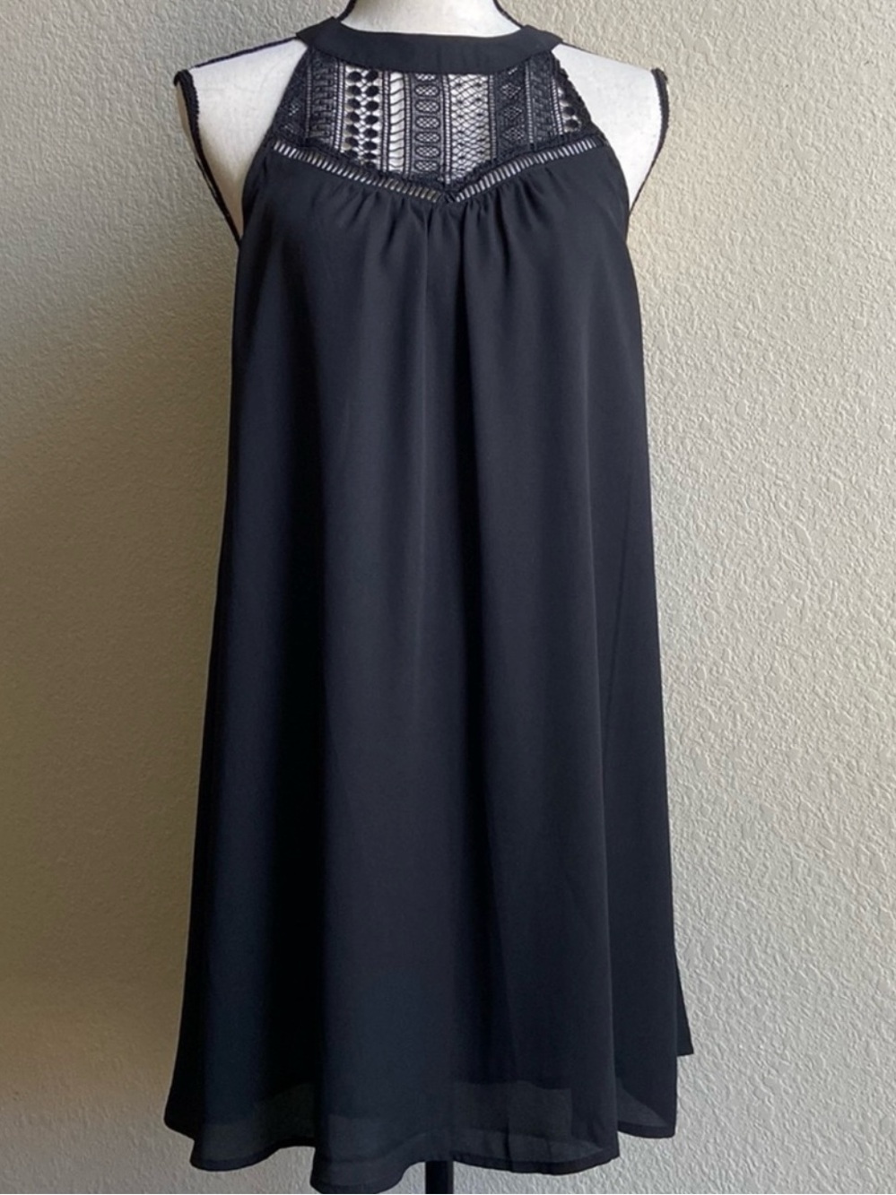 Francesca’s Collection black lace halter Women's A-Line dress size S.